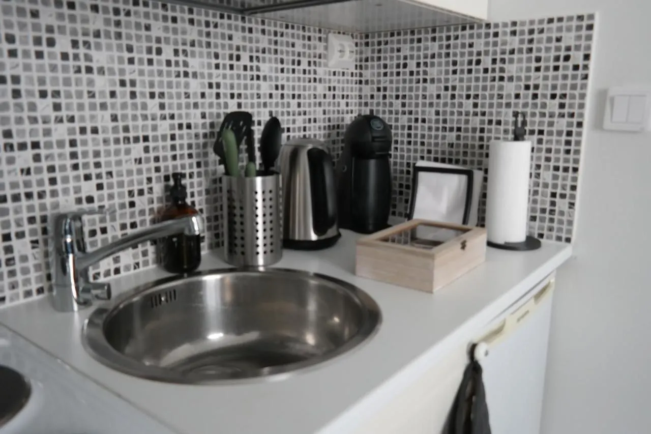 Modern Equipped Studio In Vibrant Kallio, Near Transit & Dining Spots Helsinki Apartment