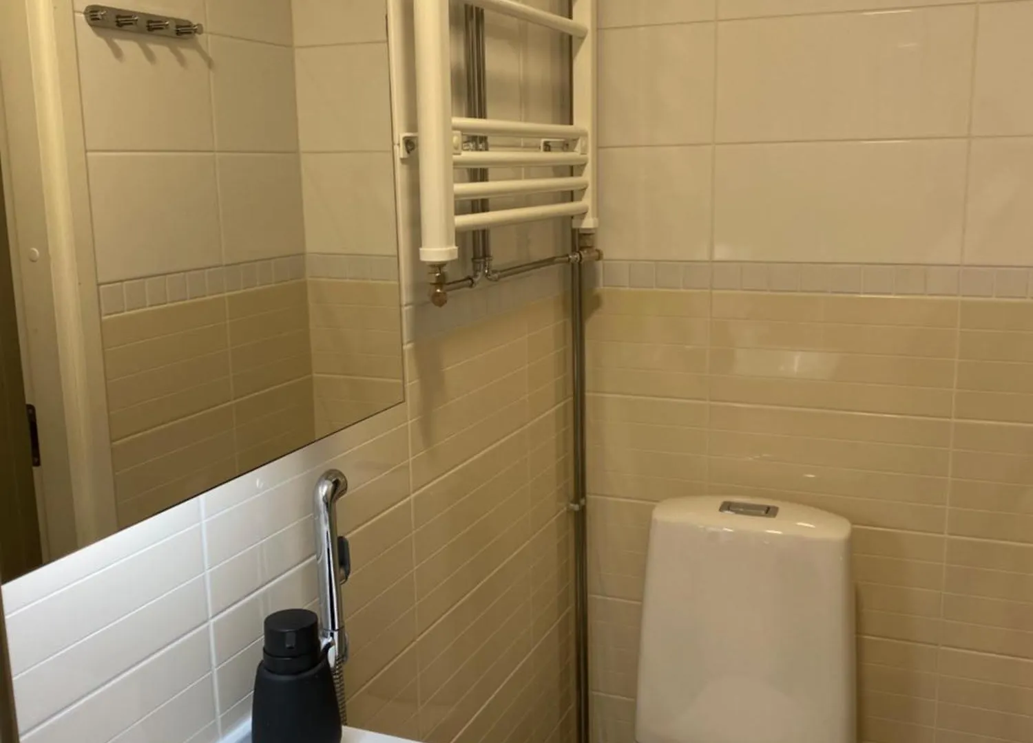 Modern Equipped Studio In Vibrant Kallio, Near Transit & Dining Spots Helsinki Finland