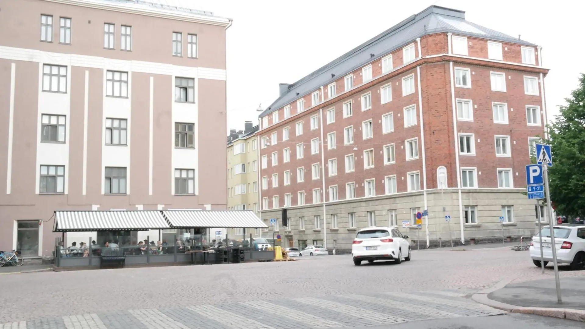 Modern Equipped Studio In Vibrant Kallio, Near Transit & Dining Spots Helsinki Finland